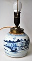 Blue / white 
bojan, 18/19. 
C. China. 
Hand-decorated 
with 
landscapes. 
Height: 18 cm. 
Converted to 
...
