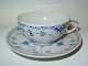 Royal 
Copenhagen Blue 
Fluted Half 
Lace, Tea cup 
and saucer.
Decoration 
number 1/525. 
or ...