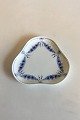 Bing 
andGrondahl 
Empire Small 
Triangular Dish 
No 52D. 
Measures 13 cm 
/ 5 1/8 in.