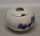 1 pcs in stock
551 Mustard 6 
x 8 cm Troy B&G 
porcelain : 
White base, 
pattern of blue 
flowers, ...