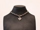 Short necklace 
with heart 
shaped pendant 
of sterling 
silver.
37 cm.