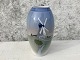Bing 6 
Grøndahl, Vase 
# 1302/6251, 
Mill in 
landscape, 
18.5cm high, 
10cm in 
diameter, 
1.Sorting * ...