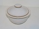 Bing & Grondahl 
Coppelia 
stoneware, 
sugar bowl.
Unmarked.
Diameter 11.7 
cm.
Perfect ...