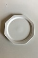 Bing & Grondahl 
White Café 
Dinner Plate No 
325. Measures 
25 cm / 9 27/32 
in.