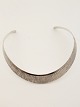 ALTON dessign K 
E Palmberg 
sterling silver 
neck ring in. 
D. 10.5 cm. 
weight 33 gr. 
368849