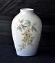 Bing & 
Grøndahl, vase 
62-239, 1. 
sortering. 
Dekoration på 
vase er 
gyldenris
Design Bing & 
...