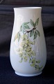 Bing & 
Grøndahl, vase 
62-210. Vasen 
er 1. 
sortering. 
Dekoration  
Guldregn/gyldenris
Design 
 ...
