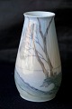 Bing & 
Grøndahl, vase 
8677-256, vasen 
er 1. 
sortering. Art 
Nouveau vase 
dekoreret med 
landskab, ...