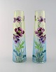 Et par Legras 
vaser med 
håndmalet 
emaljedekoration.
 Lilla blomster 
med guldkant på 
blågrøn ...