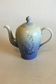 Bing & Grondahl 
Lily of the 
Valley Coffee 
Pot No 301. 
Measures 22 cm 
/ 8 21/32 in.