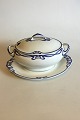 Villeroy & Boch 
Blue Olga Oval 
Tureen and 
Saucer. 
Measures 37 cm 
/ 14 9/16 in. x 
28 cm / 11 1/32 
...