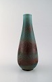 Gunnar Nylund 
for Rörstrand / 
Rørstrand. 
Large stoneware 
vase. 1950's.
Measures: 28.5 
x 12 ...