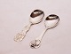 Compote spoons 
in different 
patterns of 
hallmarked 
silver. Ask for 
number in 
stock.
16 cm.