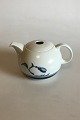 Bing & Grondahl 
Corinth Tea Pot 
No 656. 
Measures 13 cm 
/ 5 1/8 in. 
high