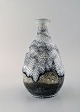 Svend Hammershøi for Kähler, HAK. Vase i glaseret stentøj. Smuk gråsort 
dobbeltglasur. 1930