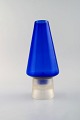Per Lütken for Holmegaard. Sjælden hyggelampe til stearinlys i blåt og klart 
kunstglas. Designet i 1958.