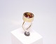 Ring of 14 ct. 
gold decorated 
with piece of 
amber.
Siza - 53.