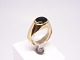 Ring of 14 ct. 
gold decorated 
with an onyx 
stone.
Size - 57.