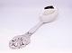 Hand forged 
server of 
hallmarked 
silver. The 
spoon is in 
great vintage 
condition.
26 cm.