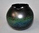 Design Vase, 
clay with green 
glaze, 20th 
century. Wwith 
special edge. 
Signed. Height: 
10 cm.