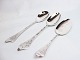 Different 
serving spoons 
in Antique 
Rococo, 
hallmarked 
silver.
27 cm (750 
DKK), 27 cm 
(750 DKK) ...