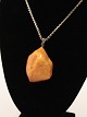 Sterling silver 
necklace 48 cm. 
with amber 
pendant 23 gr 
3.5 x 5 cm. No. 
394703