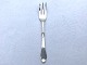 Freja, 
Silverplate, 
Cake fork, 
15.2cm long, 
Copenhagen 
spoon factory * 
Good condition 
*