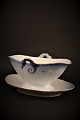 Bing & Grondahl 
Seagull with 
gold, sauce pot 
on solid dish 
with seahorse 
handle.
H: 11cm. L: 
...