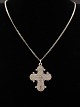 Sterling silver 
necklace 46.5 
cm. and Dagmar 
cross 2.7 x 3.5 
cm. No. 405136