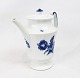 Coffee jug, 
no.: 8502, in 
Blue Flower by 
Royal 
Copenhagen.
25 x 12 cm.