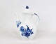 Coffee jug, 
no.: 8034, in 
Blue Flower by 
Royal 
Copenhagen.
23 x 11 cm.