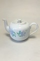 Bing & Grondahl 
Fleur, Light 
Blue Tea pot No 
657. Measures 
25 cm / 9 27/32 
in.