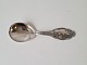 Denmark jam 
spoon in silver 
from 1946
Stamped the 
three towers 
1946.
Length 12.6 
cm.
Stock: 2
