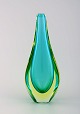 Stor Murano vase i blågrønt mundblæst kunstglas. Italiensk design, 1960