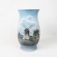 Vase with motif 
of mill, no.: 
8708-440, by 
Bing & 
Grøndahl.
30 x 16 cm.