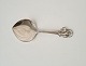 Petit four 
server in 
silver from 
1935
Stamped the 
three towers 
CMC
Length 14.5 
cm.