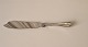 Elisabeth cake 
knife in silver 

Stamped the 
three towers 
1953. 
Length 27.5 
cm.