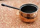 Small model 
copper pot with 
black iron 
handle. Made 
around 1850. No 
damage or 
repairs. H. 7½ 
cm