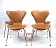 Dette sæt på 
fire Syver 
stole, også 
kendt som model 
3107, er et 
fremragende 
eksempel på 
tidløst ...