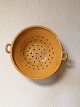 Clay colander 
with two ears 
Diameter27.5 
Height 10cm 
Province Robert 
Jacobsen 
collection of 
pottery.