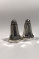 Georg Jensen 
Sterling Silver 
Acorn 
Salt/Pepper 
Shakers No 423B 
Measures H 4 cm 
(1 37/64 in) 
...