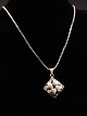 Sterling silver 
necklace 49 cm. 
with pendant 
1.9 x 1.9 cm. 
Nr. 431213