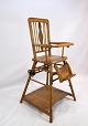 Antique 
children's 
chair in wood 
from England 
around the 
1930s. The 
chair can be 
installed in 
...