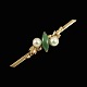 14k Gold Brooch 
with Jade and 
Pearls.
Stamped with 
14k.
5,5 x 1,2 cm. 
/ 2,17 x 0,47 
...