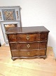 Small baroque 
chest of 
drawers in oak. 
Straight broken 
front with 3 
drawers. Appear 
in good ...