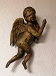 Baroque angel 
18th century. 
Appears with 
several coats 
of paint Length 
39cm.
