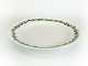 Large porcelain 
dish decorated 
with green 
leaves by Royal 
Copenhagen.
35 cm.