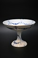 Bing & Grondahl 
Empire cake 
stand on foot.
1.sort. 
H:15cm. 
Dia.:20cm. 
Is in whole 
and in good ...
