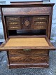 Secretary in 
Mahogany veneer 
with fine 
details, a few 
small 
rejections. 
HxWxD 
154x108x55 cm
