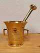 Brass mortar 
Dated 
1842Height 
10cm. with 
pistol 19cm.